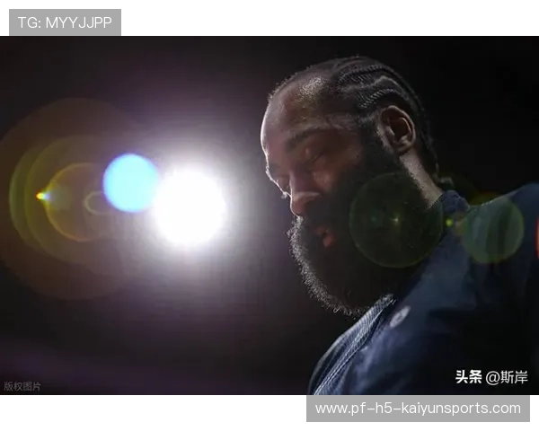 哈登中路突破造杀伤并命中，76人顶住压力