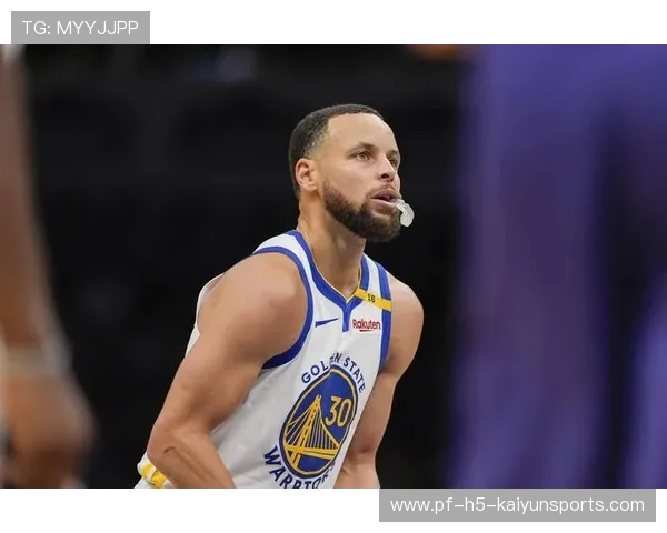 库里外线连续命中三分，勇士在客场翻盘成功